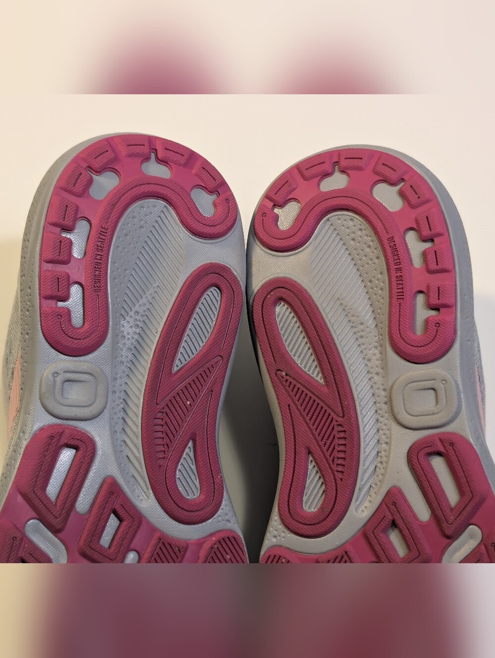 Brooks Adrenaline GTS 24 Gray Pink Running Shoes 9W - Picture 6 of 16